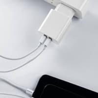 Mcdodo - Set di caricabatterie da viaggio a doppia uscita USB (2x USB-A + cavo da USB-A a USB-C), bianco – Bild 6