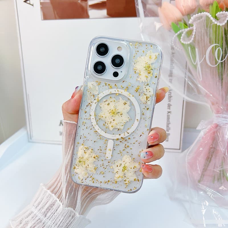iPhone 13 / iPhone 14 - MagSafe Hülle mit echten Blumen und goldenen Akzenten, weiss