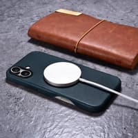 iPhone 16 - iCarer Oil Wax Premium Genuine Leather with Magsafe Backcover Dark Green (WMI16240701-BU) – Bild 8