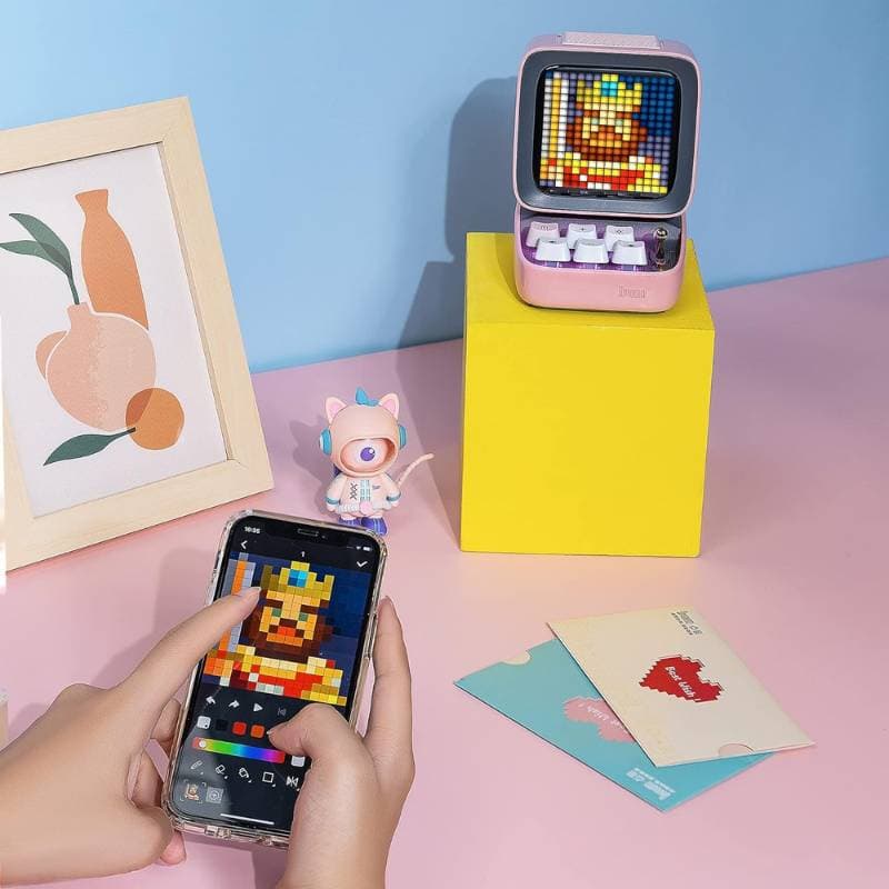 Divoom - DitooMic- 8 Bit Pixel Art Speaker - Bluetooth - Karaoke & Voice Morphing - Pink – 4