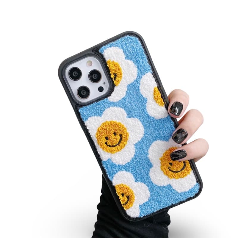 iPhone 13/14 - Flower Smiles Knit Case - Blau mit Stickerei – 3