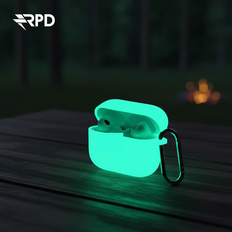 AirPods Pro 3 - Silicone case, Robust silicone protection with carabiner, Luminous (glows in the dark) – 2