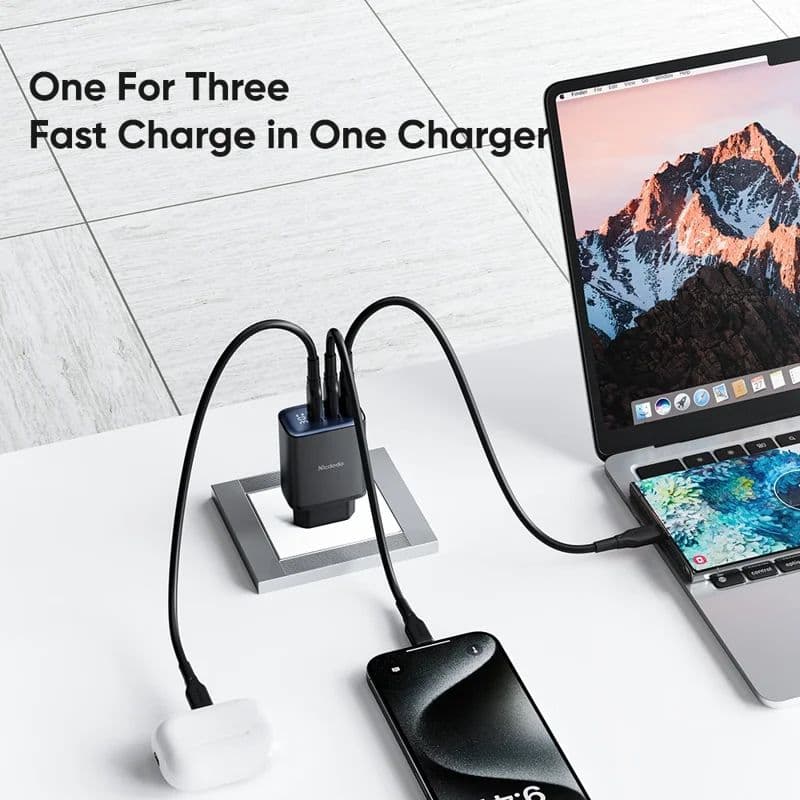 McDodo - Fast Charger with Digital Display, 30W, 2x USB-C & 1x USB-A, Schwarz – 4