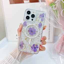 iPhone 16 Pro Max - MagSafe Hülle mit echten Blumen und goldenen Akzenten, violett – Bild 1