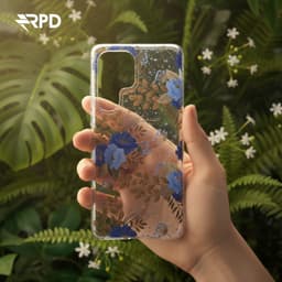 S23 Ultra - Étui à fleurs avec détails dorés et fleurs bleues. – Bild 2