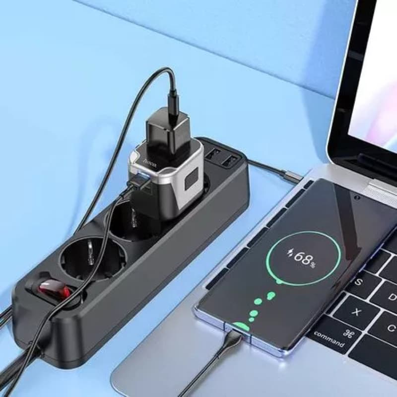 HOCO AC5 Travel Companion – Universeller Reiseadapter mit 2× USB & 1× Steckdose, schwarz/grau – 3