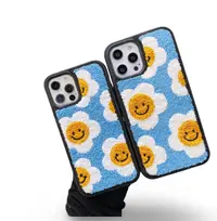 iPhone 13/14 - Flower Smiles Knit Case - Blau mit Stickerei – Bild 2