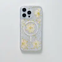 iPhone 13 / iPhone 14 - MagSafe Hülle mit echten Blumen und goldenen Akzenten, weiss – Bild 2